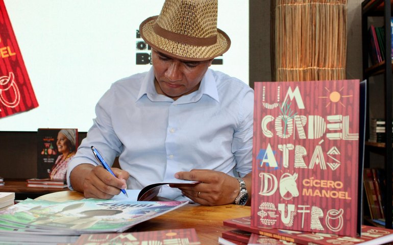 Literatura de cordel é destaque da Imprensa Oficial na Bienal do Livro de Alagoas