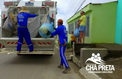 Chã Preta moderniza coleta de lixo com caminhão compactador