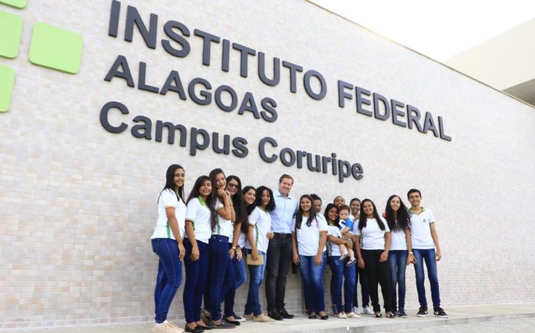Marx Beltrão participa da inauguração do Ifal em Coruripe