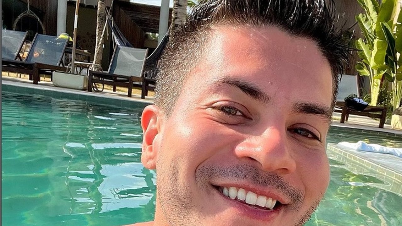 Arthur Aguiar apaga enquete sobre segundo turno após alerta