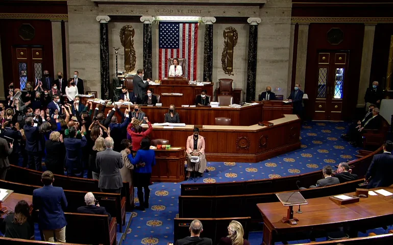 Filho de brasileiros, George Santos é cassado pela Câmara dos Deputados dos EUA
