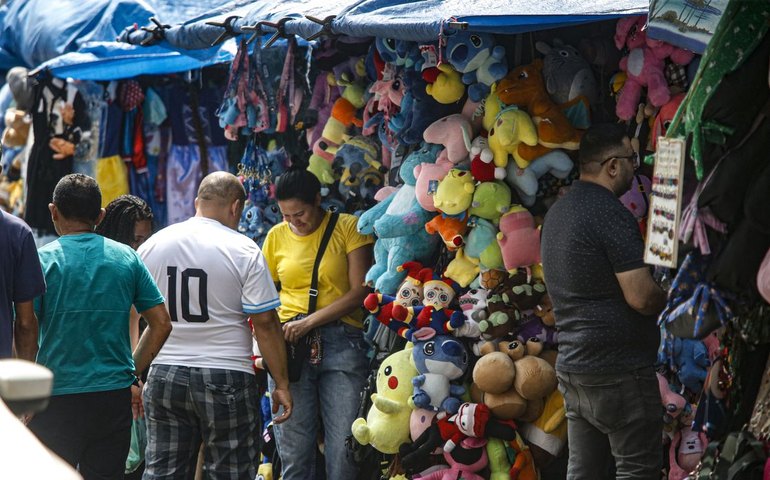 Comércio recua 0,3% em agosto, mas acumula alta em 2024