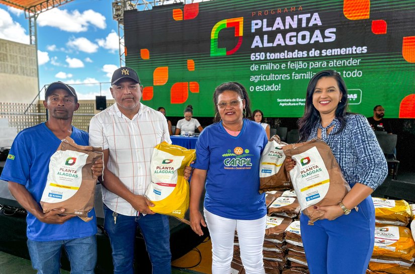 Planta Alagoas: agricultores comemoram chegada de sementes no tempo certo para o plantio