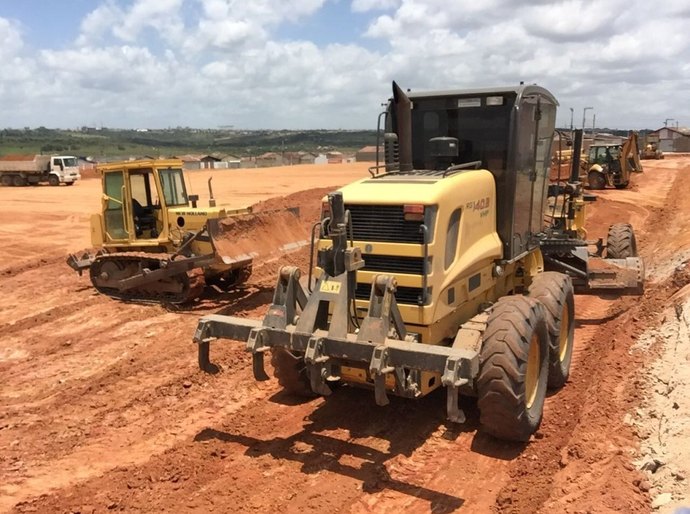 Prefeitura de Arapiraca constrói campo de futebol no conjunto Brisa do Lago