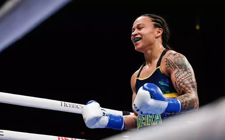 Bia Ferreira se divide entre boxe profissional e olímpico pelo sonho do ouro