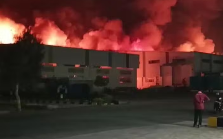 Índia: explosão em fábrica farmacêutica deixa dezenas de mortos e feridos