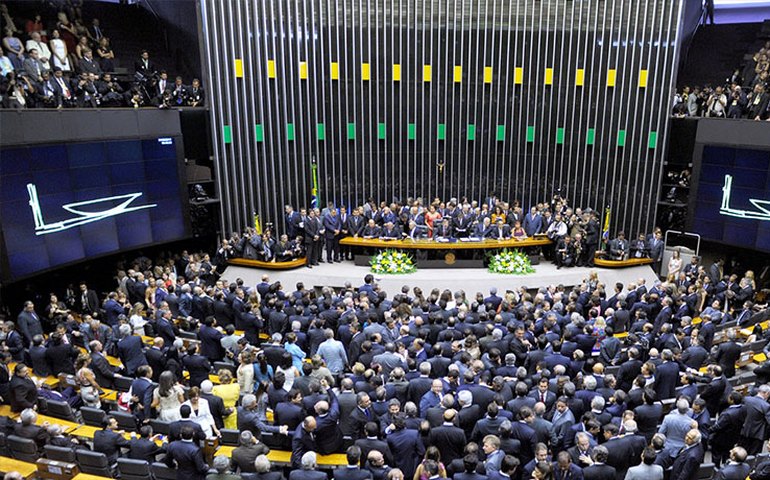 Negociações em torno da nova CPMF devem dominar pauta no retorno do Congresso