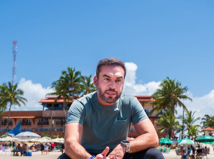 Davi Maia acompanha aparecimento de manchas de óleo no litoral de Alagoas