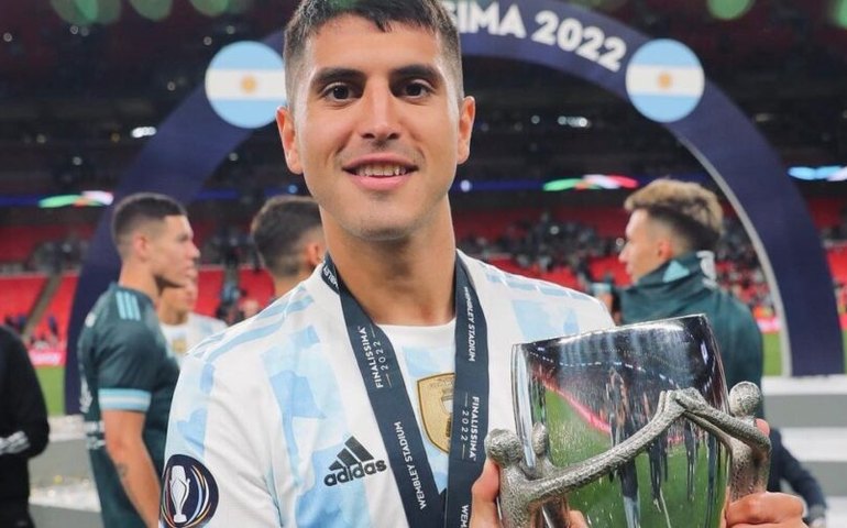 Ex-mulher de campeão do mundo com a Argentina vende medalha da Copa para pagar apartamento