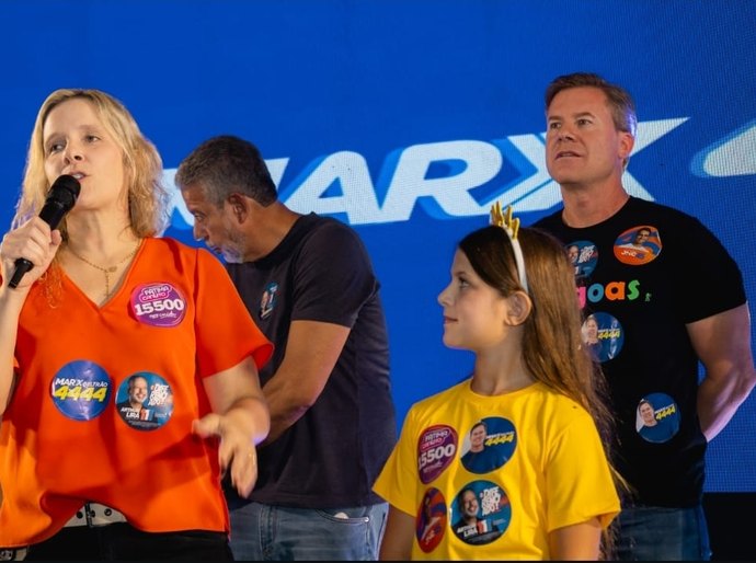 Reunião com mais de 2 mil pessoas em apoio a Marx Beltrão revela o prestígio político de Jeannyne Beltrão nas comunidades de Maceió