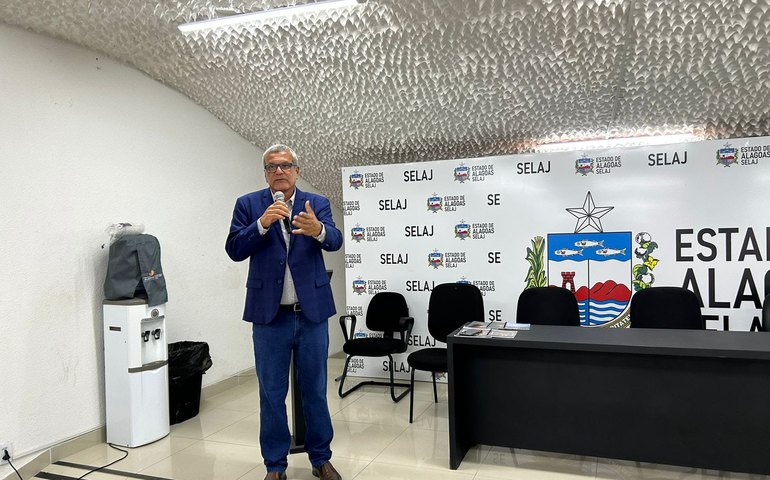 Livro de palmeirense que debate o papel das torcidas organizadas é lançado em Alagoas