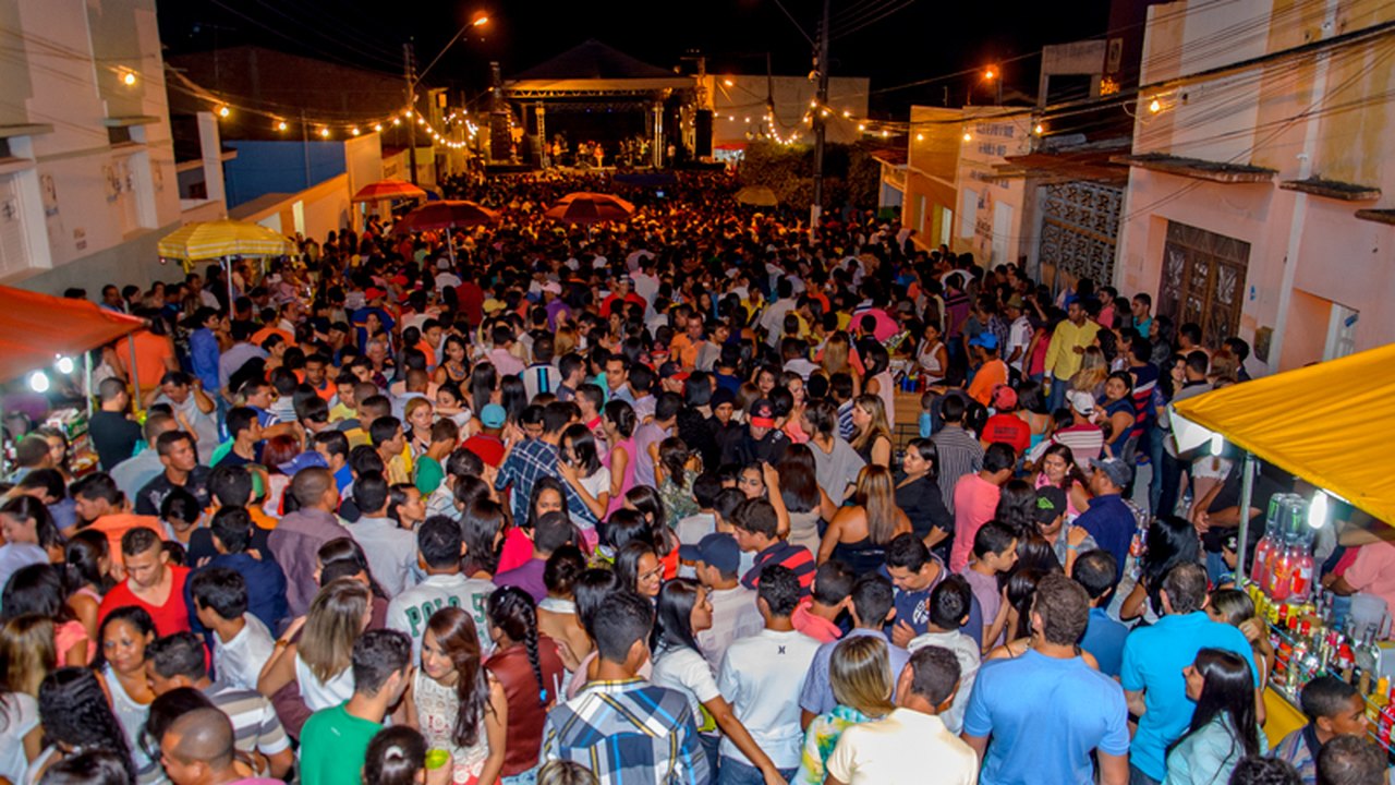 Shows musicais reúnem milhares de pessoas no fim de semana em Limoeiro de Anadia