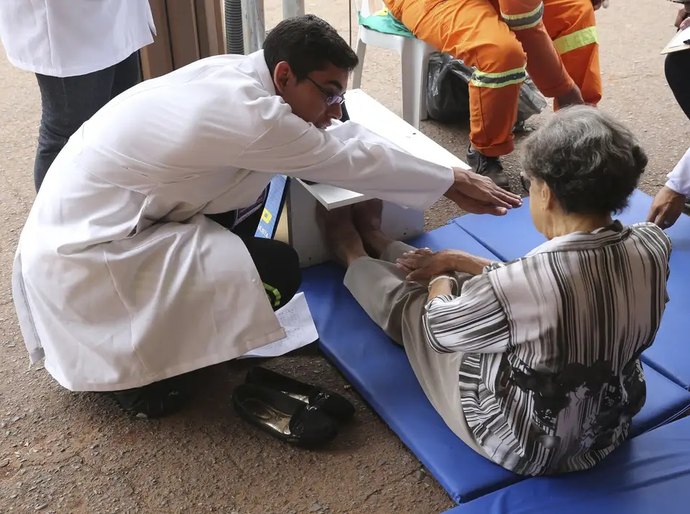 Exercícios podem prevenir quedas em idosos e melhorar recuperação