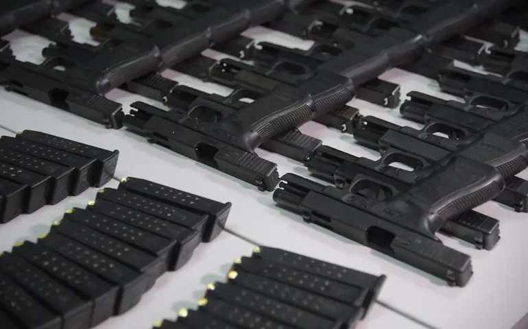 Polícia Militar do Rio analisa origem de 492 fuzis apreendidos em 2023