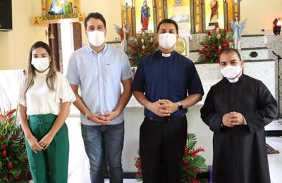 Santana do Mundaú: Paróquia Senhora Sant’Ana se despede do padre Lourenço Jr e acolhe o padre Cícero 