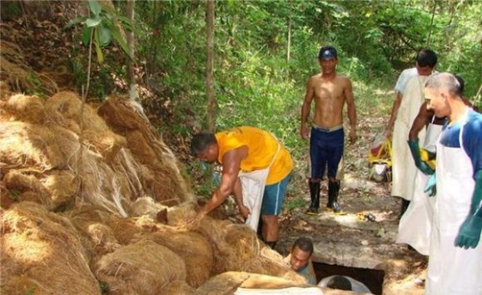 Casal está realizando limpeza no aqueduto Catolé-Cardoso para melhorar fluxo de água na parte alta de Maceió /Divulgação Casal está realizando limpeza no aqueduto Catolé-Cardoso para melhorar fluxo de água na parte alta de Maceió /Divulgação