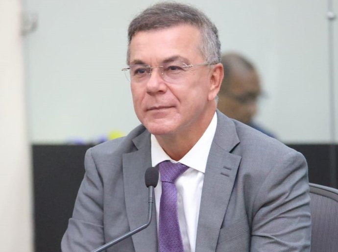 Ronaldo Medeiros celebra isenção do IR para quem ganha até R$ 5 mil