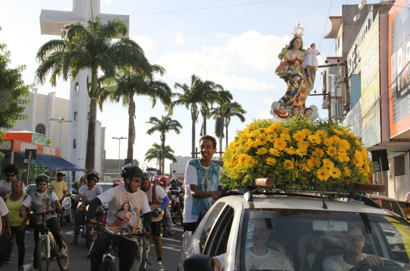Arapiraca: Festa da Padroeira inicia com carreata pelas ruas e missa