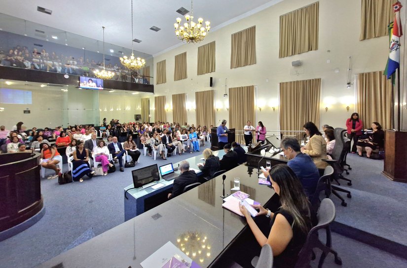 ALE realiza sessão debate prevenção do câncer de mama e de colo do útero no Dia da Mulher