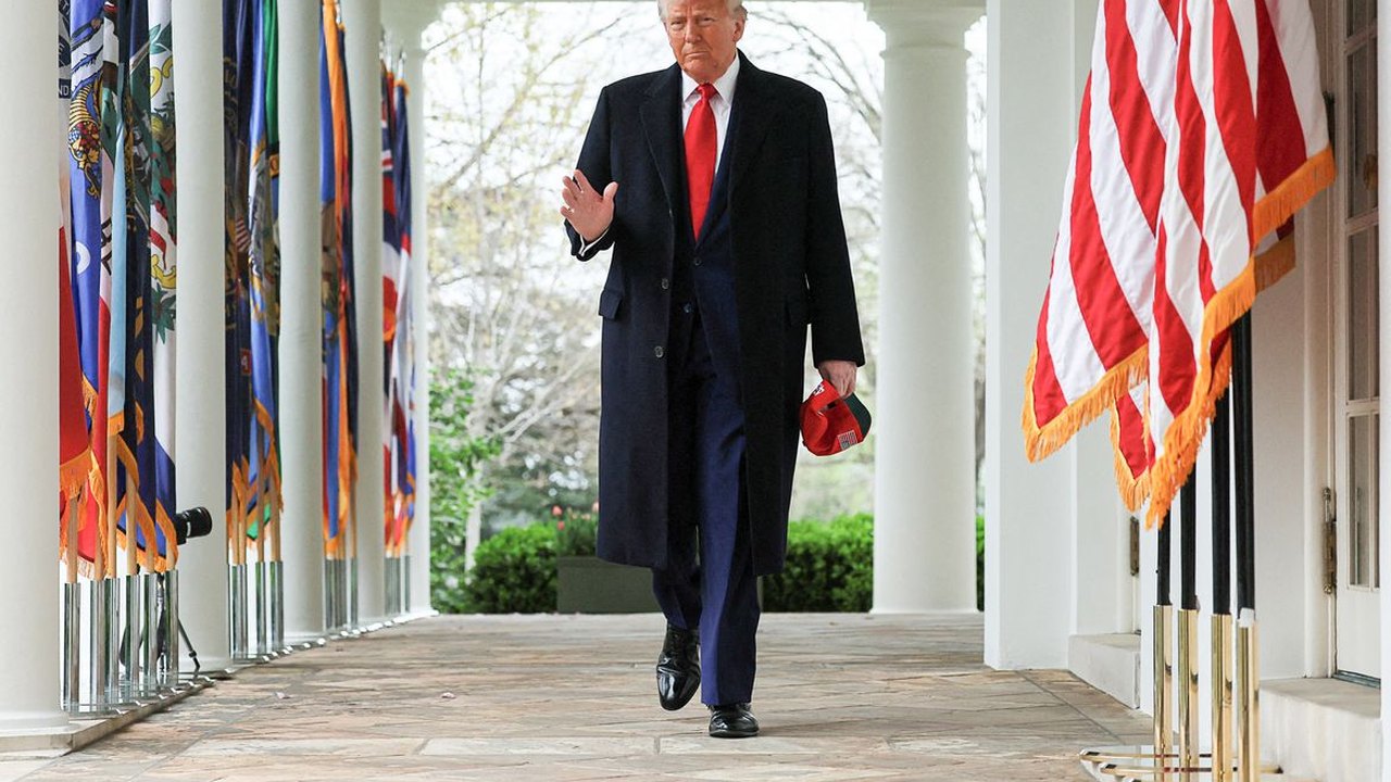 Trump ameaça China com tarifas adicionais de 50% após Pequim retaliar