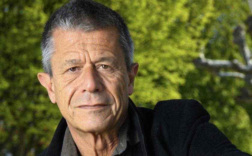 Em ‘V13’, Emmanuel Carrère acompanha julgamento histórico de atentados em Paris: ‘Queria entender o que os acusados tinham na cabeça’