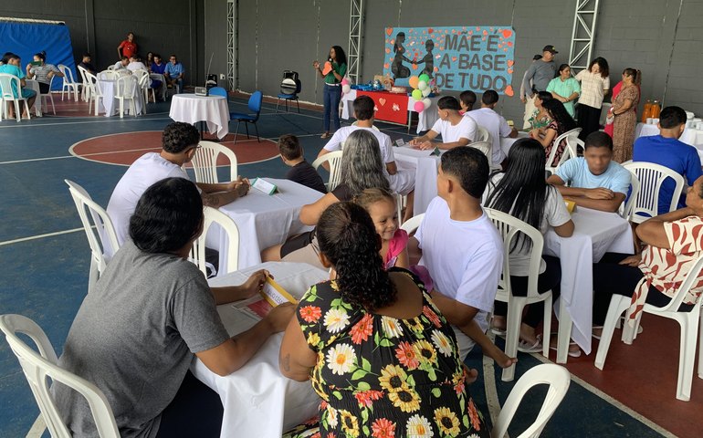 Adolescentes do Sistema Socioeducativo celebram mês das mães em família