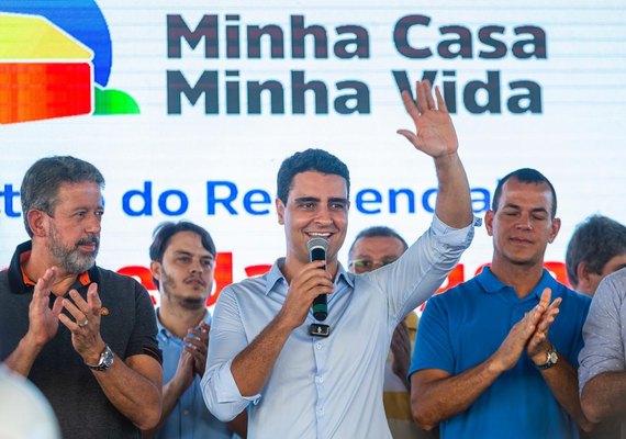 Prefeito JHC sorteia novos apartamentos do Residencial Parque da Lagoa