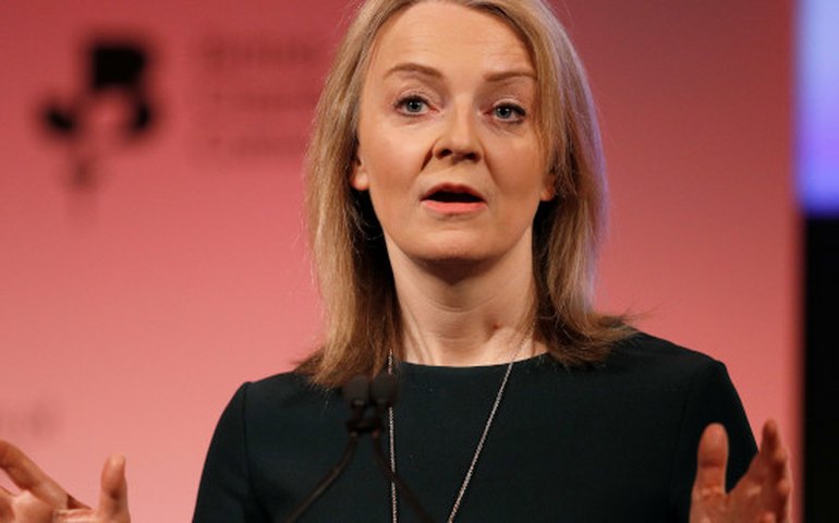 Liz Truss diz lamentar ‘profundamente’ saída de ministro no Reino Unido