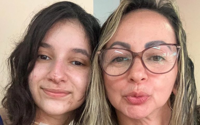 'Vencemos essa batalha', diz mãe de jovem ferida a facadas em São Gonçalo