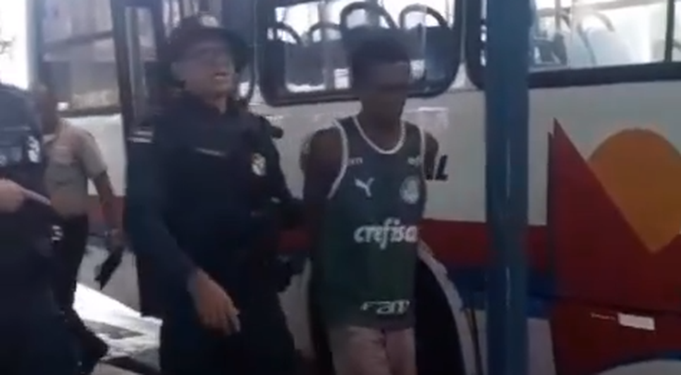 Homem é preso após praticar masturbação e sofrer tentativa de lichamento em terminal de ônibus de Aracaju