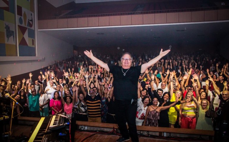 Guilherme Arantes emociona público na abertura do Festival de Música de Penedo