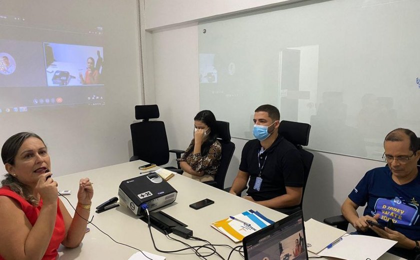Iprev vai até você tira dúvidas dos servidores da Superintendência de Iluminação