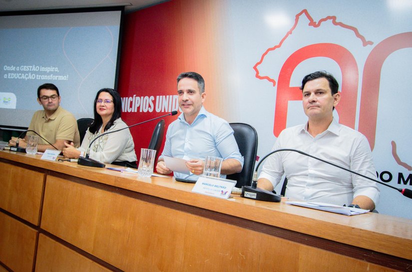 Paulo Dantas e prefeitos firmam pacto para fortalecer educação em Alagoas