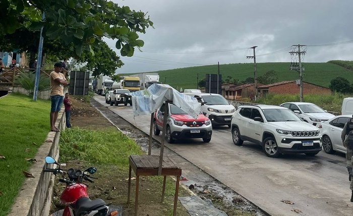 BR-101 é liberada após protesto bloquear os dois sentidos da rodovia em Novo Lino