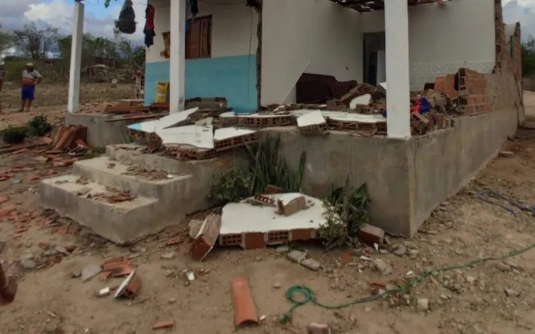 Golpistas se passam por vítimas do tornado em Estrela de Alagoas,  para pedir doação por Pix