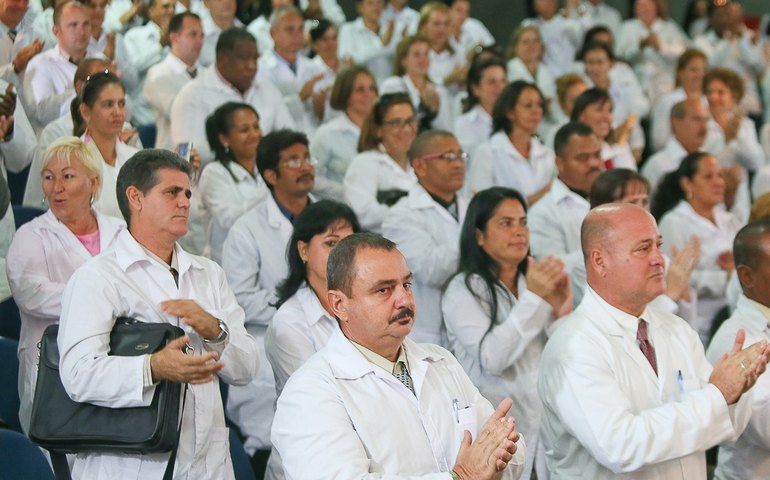 Ministério da Saúde impõe restrição ilegal para impedir que Médicos Cubanos voltem a trabalhar no Brasil