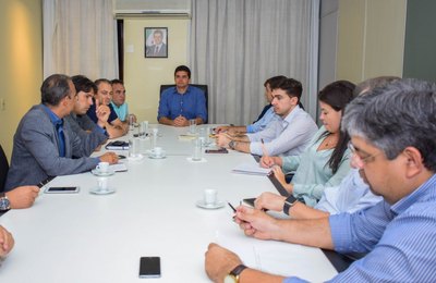 Prefeito Rui Palmeira discute ações com secretários