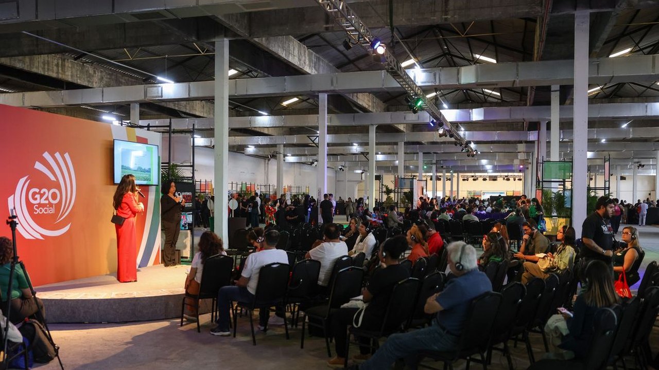 Movimentos sociais participam do primeiro dia do evento
