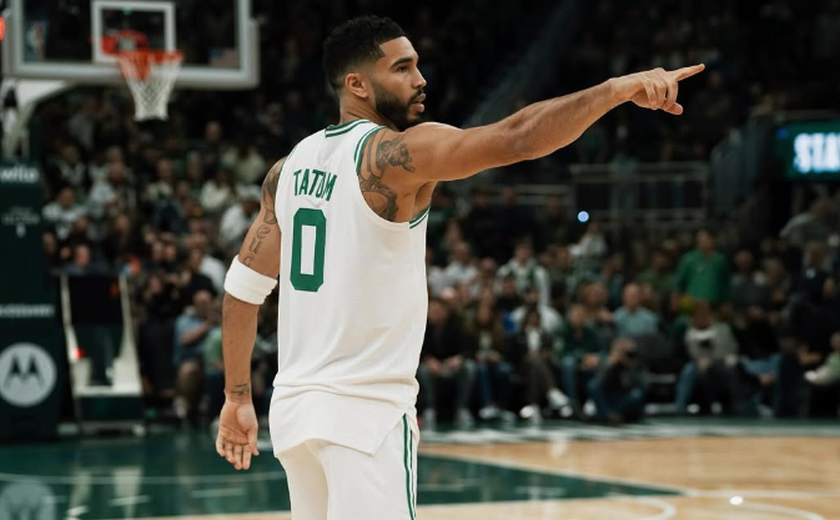 Tatum brilha e faz primeiro 'triple-double' com mais de 40 pontos nos Celtics desde Larry Bird