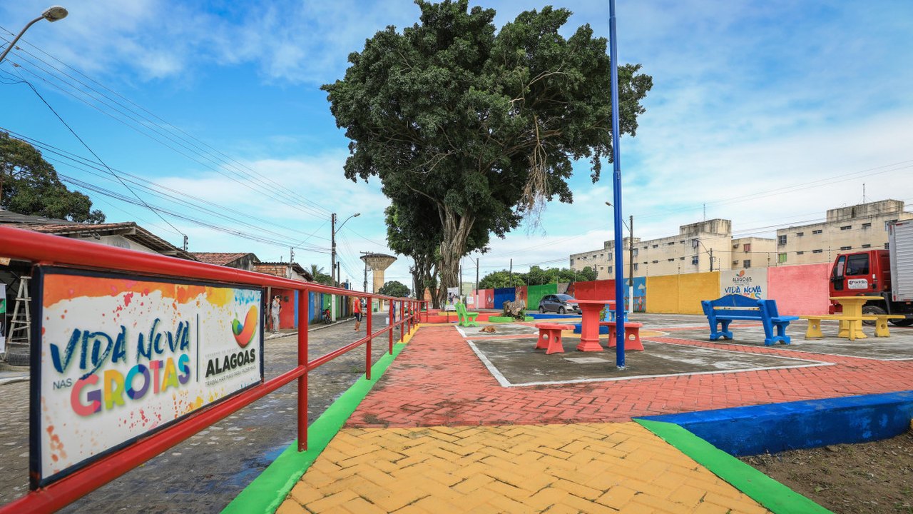 Governador inaugura a 45ª grota transformada pelas obras do Vida Nova nas Grotas