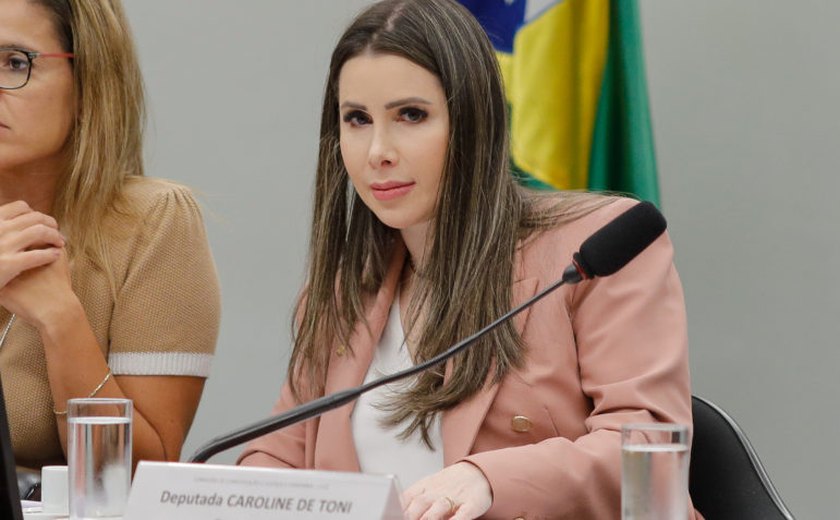 Presidente da CCJ promete dar 'celeridade' a PECs que limitam STF após suspenção de emendas