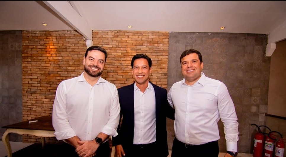 Presidente Chico Filho, prefeito Rodrigo Cunha e líder Marcelo Palmeira. / Foto: Assessoria.