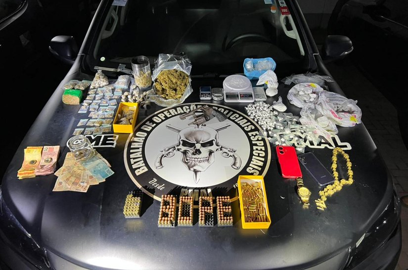 PM desarticula associação criminosa e apreende arma, munições e drogas em três bairros da capital