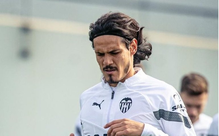 Sonho de times brasileiros, Cavani é oficializado pelo Boca Juniors
