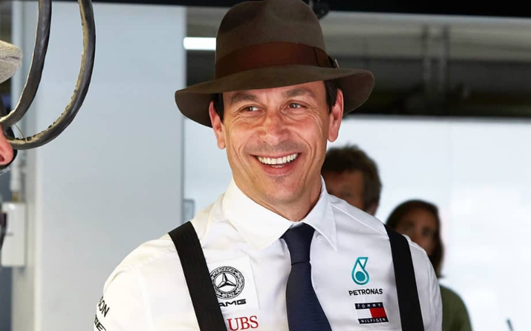 Exaustão provocada pelo calor tira Hamilton e Russell de entrevistas pós-GP de Cingapura