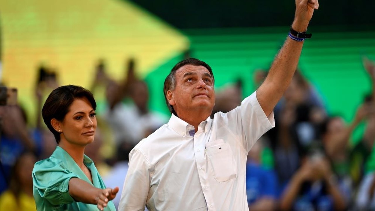 Condomínio de Bolsonaro tem choro, reclamações e até eleitora de Lula comemorando