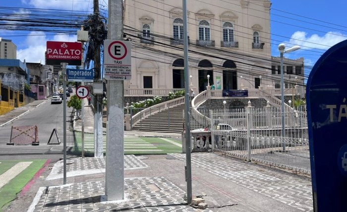 Criminosos agem novamente e levam materiais da Praça Dom Pedro II