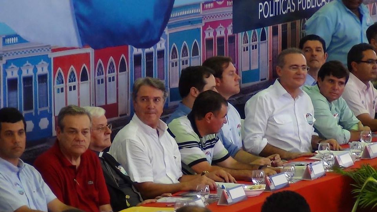 Collor diz que só união de partidos pode mudar realidade em AL