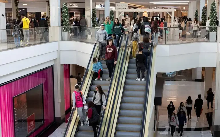 PMI de serviços dos EUA cai a 55 em julho, aponta S&P Global; PMI composto recua a 54,3