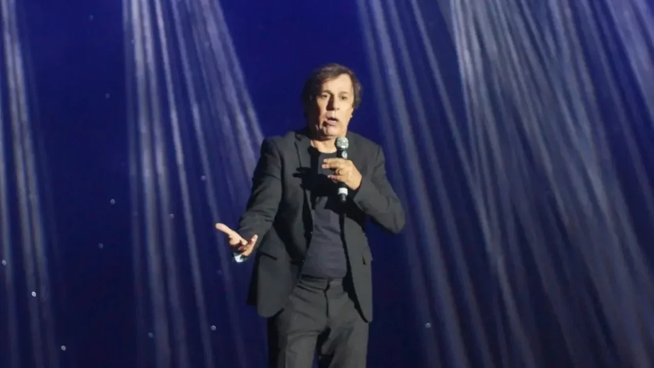 Ele está de volta! Tom Cavalcante chega a Maceió em agosto com “Tom ta on”